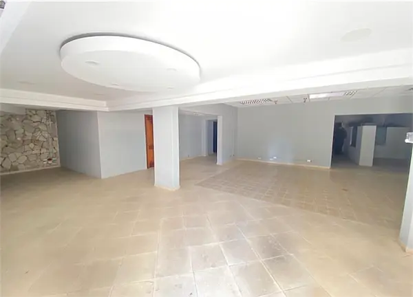 oficinas y locales comerciales - Local amplio dos niveles 6