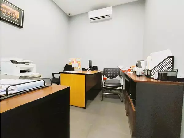 oficinas y locales comerciales - Local céntrico y comercial  6