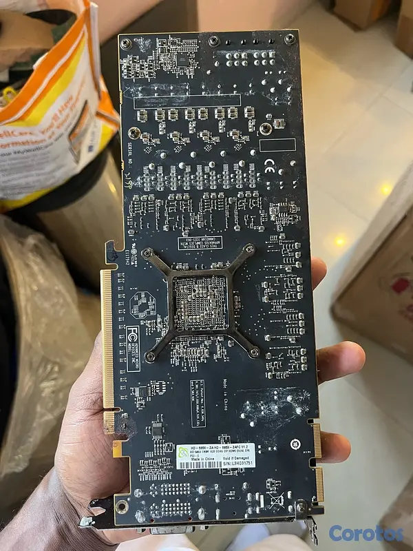 computadoras y laptops - Tarjeta Gráfica AMD Radeon HD 5850 en buen estado 2