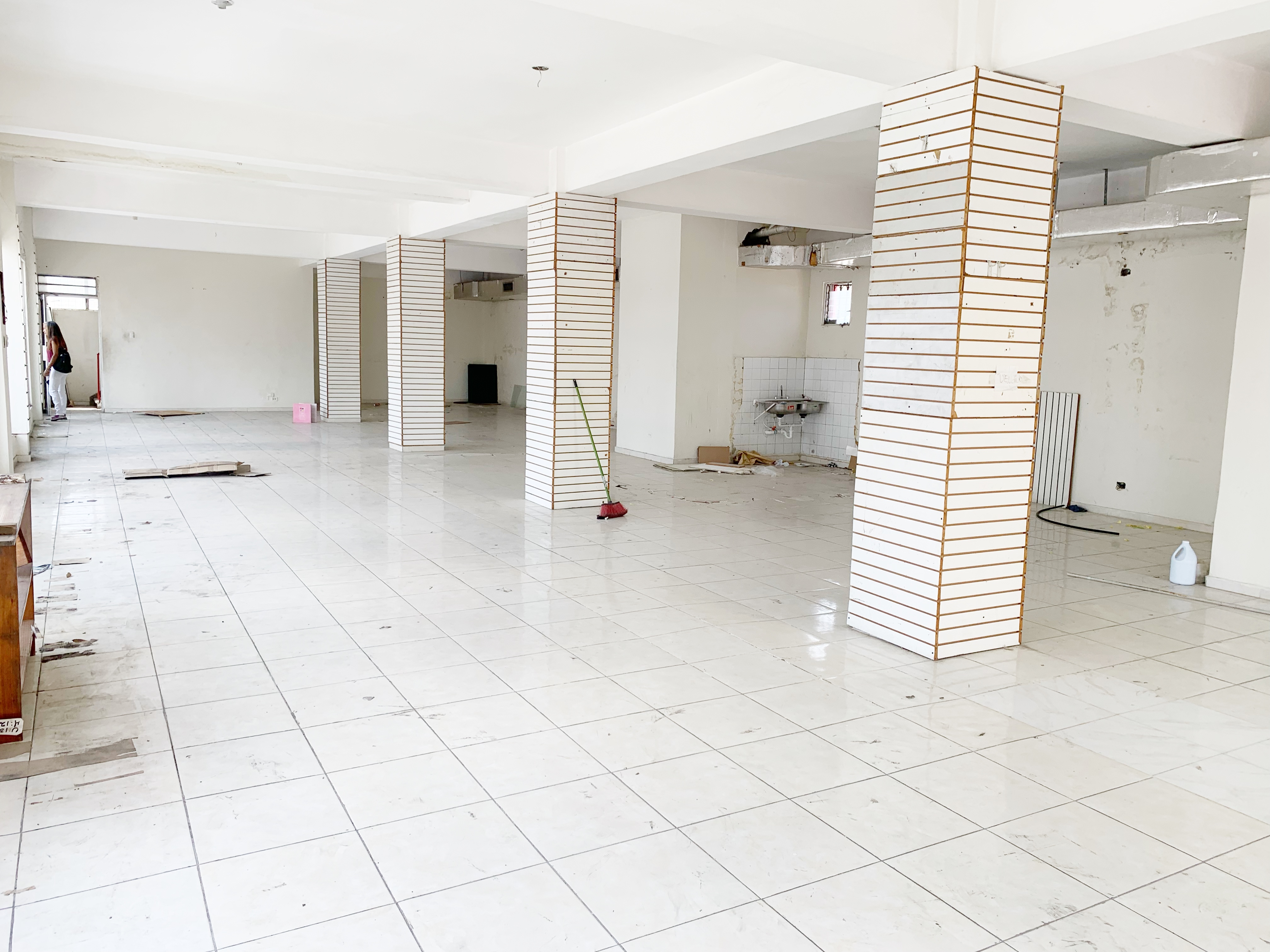 oficinas y locales comerciales - Local céntrico en la Duarte  2