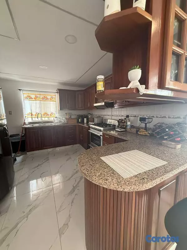 casas - Casa en venta de 4 niveles con piscina y 5 habitac 4