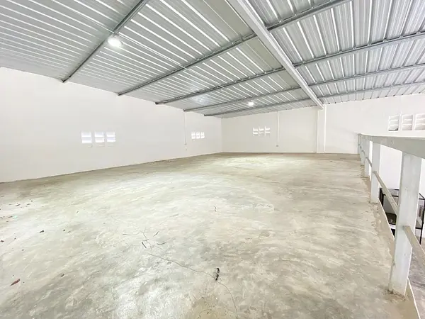 oficinas y locales comerciales - Nave céntrica en Venta  4