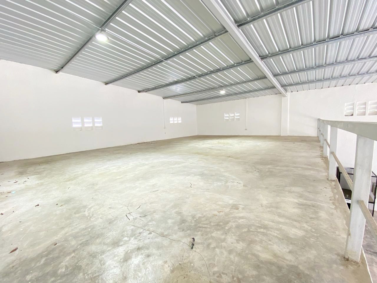 oficinas y locales comerciales - Nave céntrica en Venta  3