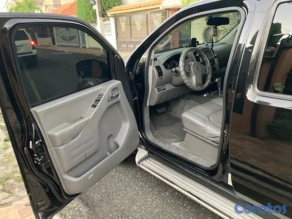 jeepetas y camionetas - Nissan Frontier SV 2