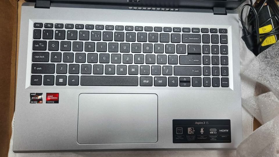 computadoras y laptops - Laptop Acer Aspire 3 Touch Ryzen 5 7530U 512GB 16G 6