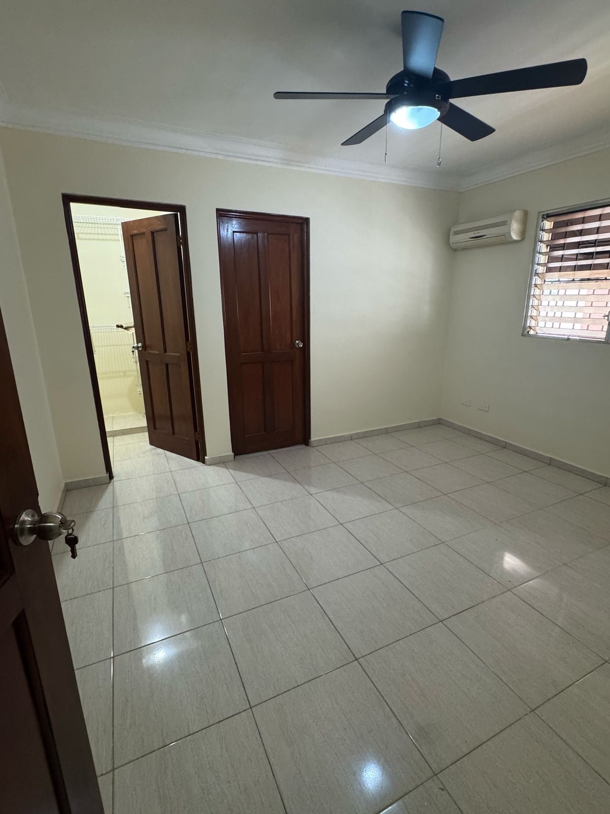 apartamentos - se alquila hermoso apartamento en una de las mejores zonas, un clásico. 
 5