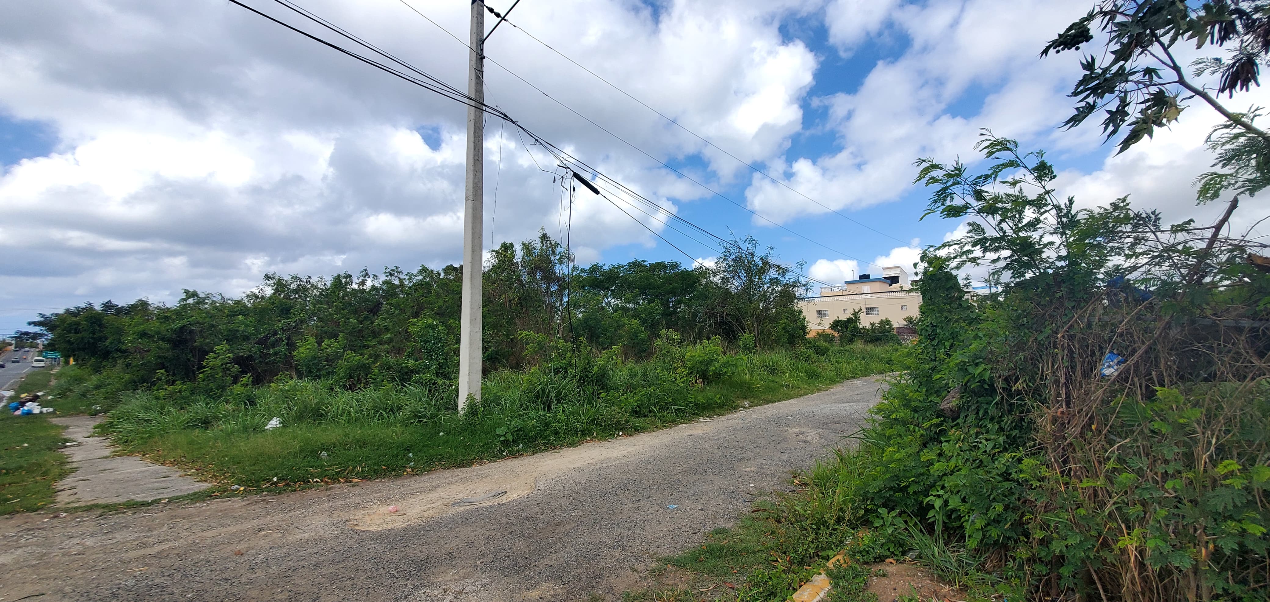 solares y terrenos - Solar comercial 5,200 metros, C. Goulle, Corales 4