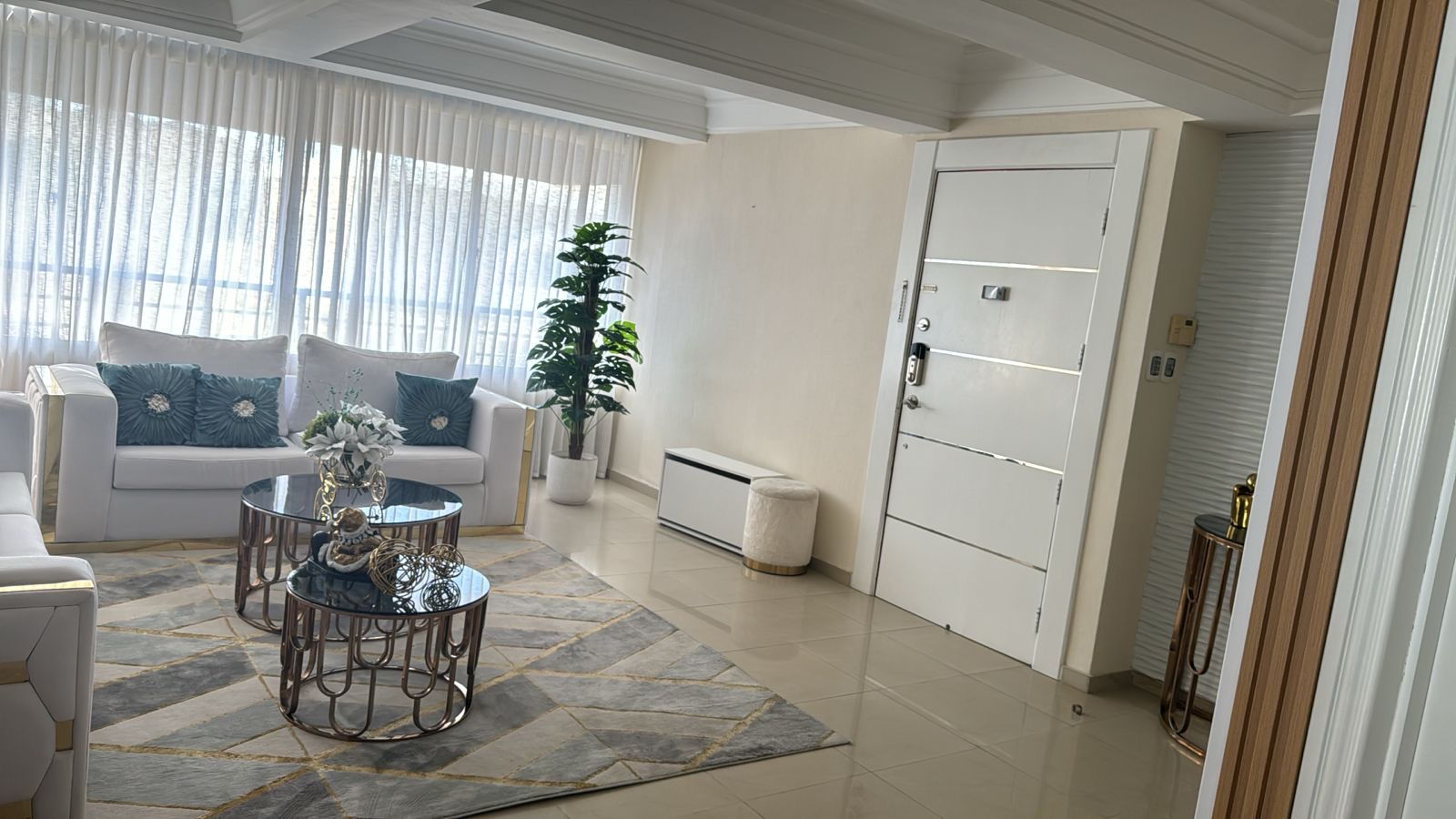 apartamentos - Vendo  ph en torre clásica en urbanización Real ,  6