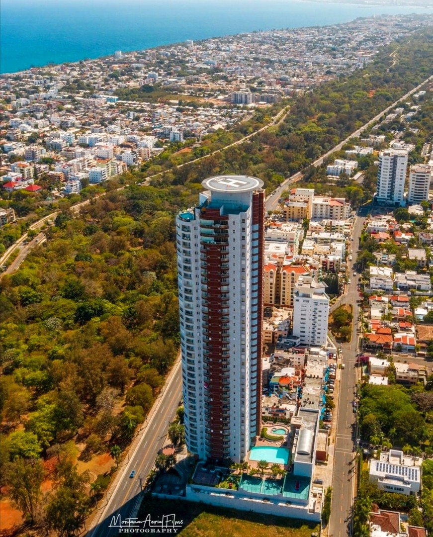 apartamentos - Apartamento en Torre Caney Av. Anacaona de 4 habitaciones de Oportunidad  0