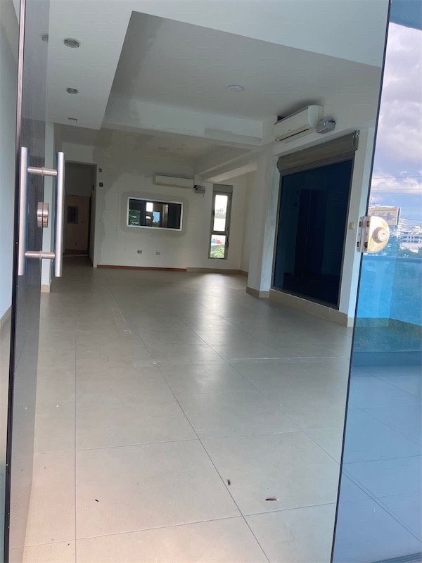 oficinas y locales comerciales - Oficina en naco amplia 4