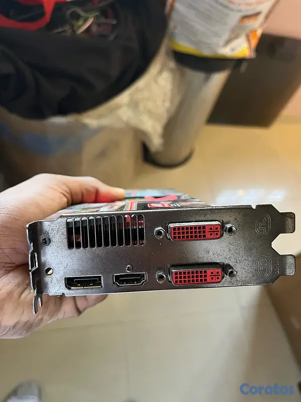 computadoras y laptops - Tarjeta Gráfica AMD Radeon HD 5850 en buen estado 3
