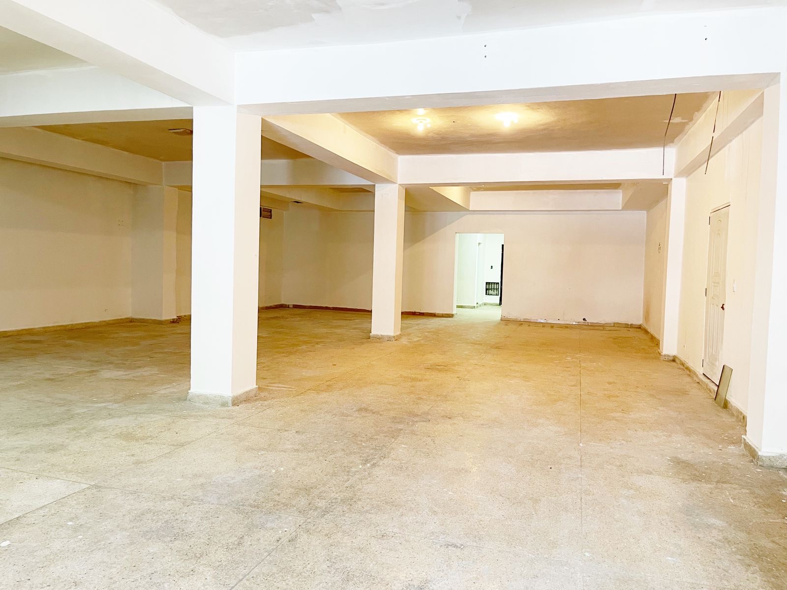 oficinas y locales comerciales - Alquiler local amplio primer nivel  7