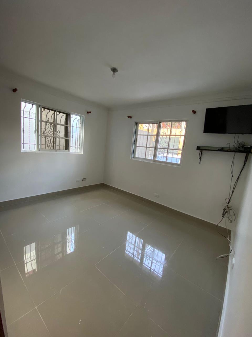 apartamentos - De oportunidad. Vendo apartamento en los Jardines  4