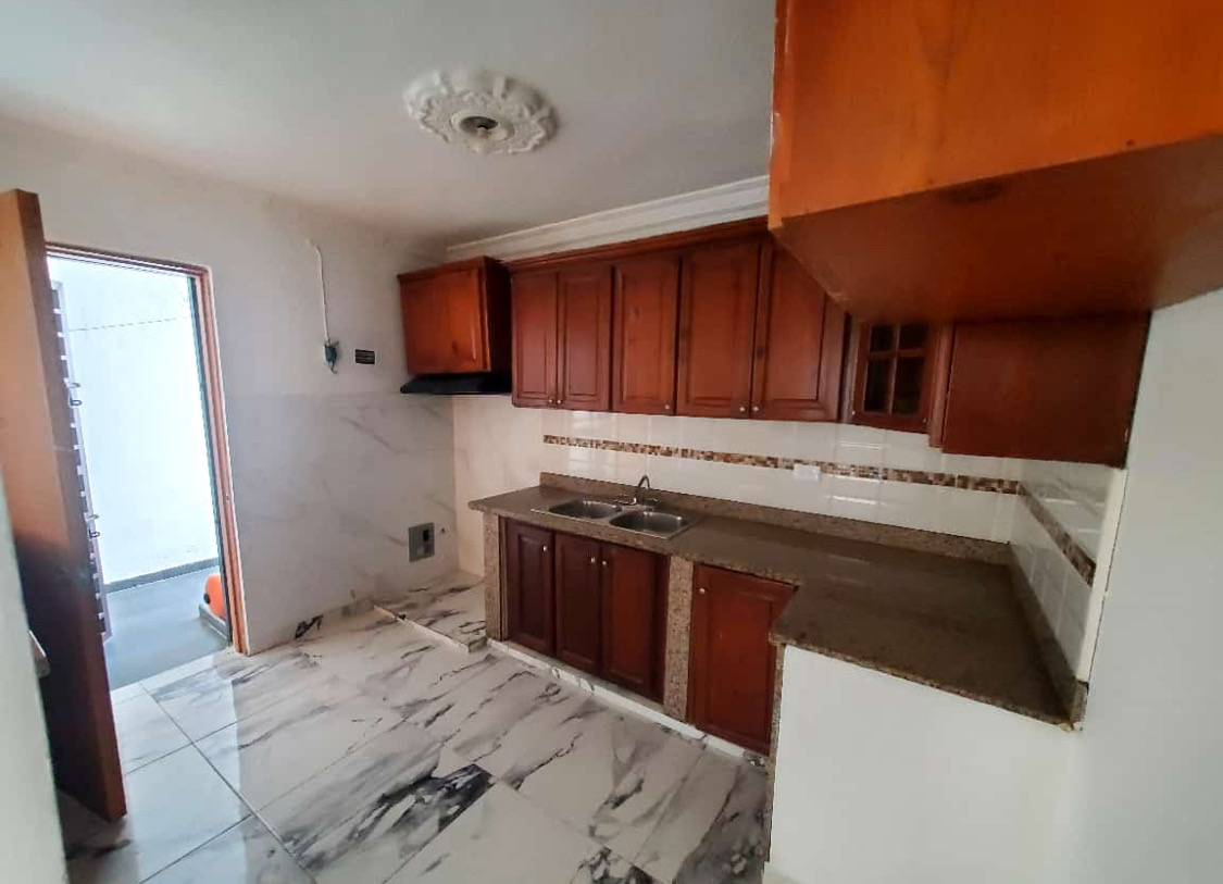 casas - 2 casas por el precio de 1 en la autopista de san Isidro Sto Dgo este  4