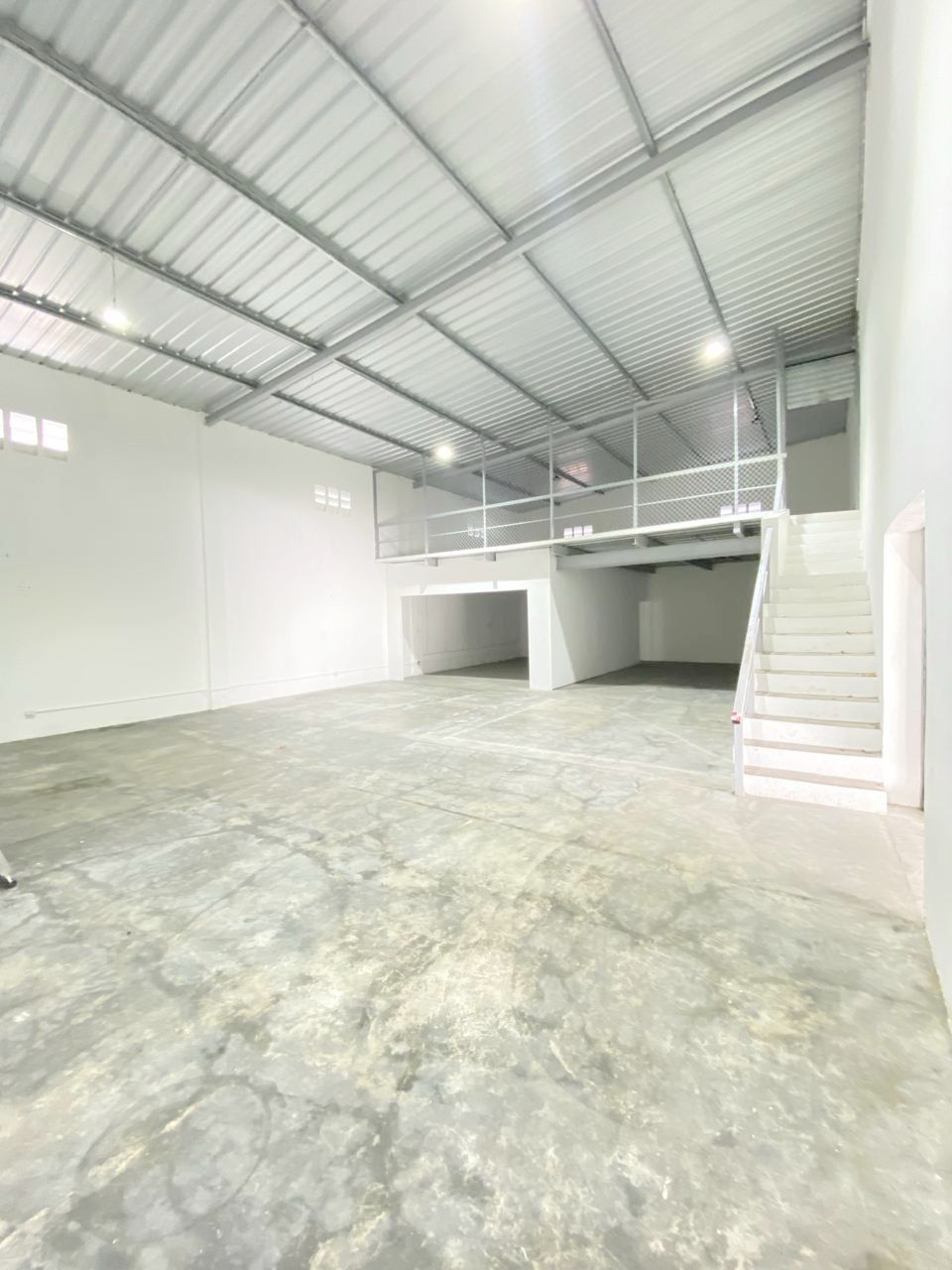 oficinas y locales comerciales - Nave céntrica en Venta  5