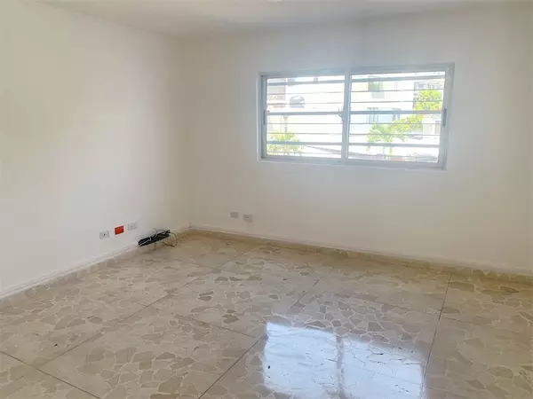 oficinas y locales comerciales - Local en el millon 150 metros  2