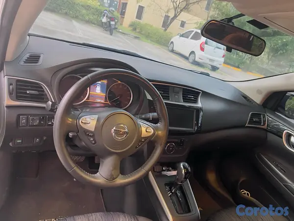 carros - Nissan Sentra SV 2019 5