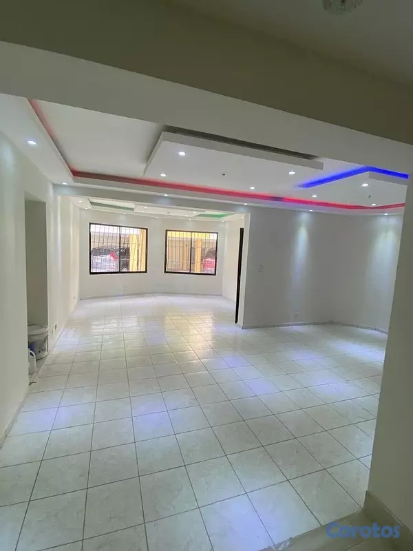 apartamentos - vendo primer nivel en el millón tres habitaciones dos baños parqueo servicio  2