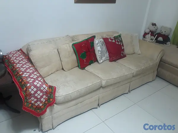 muebles y colchones - Vendo sofa de tres puestos 2
