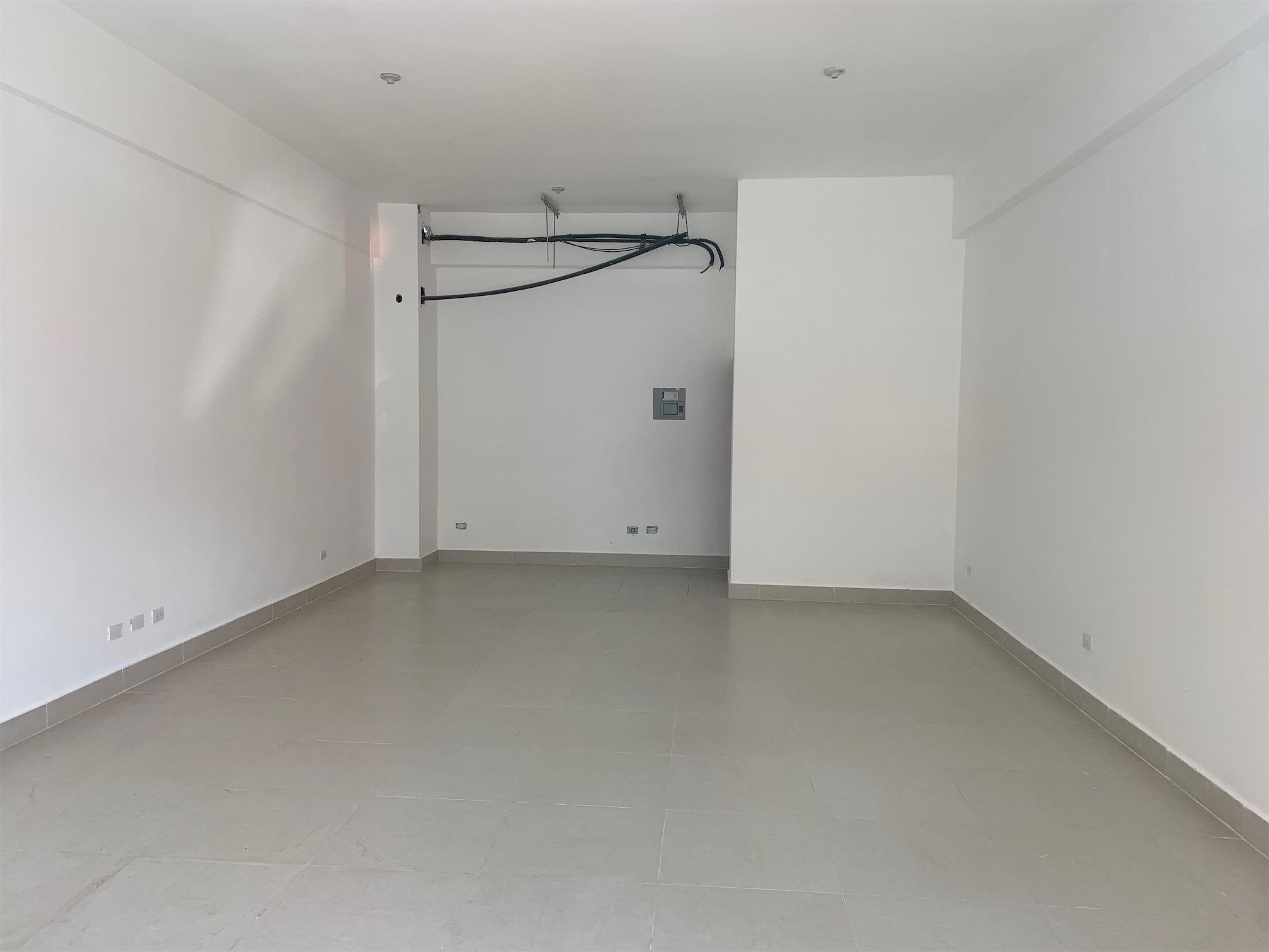 oficinas y locales comerciales - Local en Piantini primer nivel 2