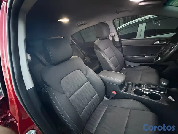 jeepetas y camionetas - Kia sportage LX 2019  6
