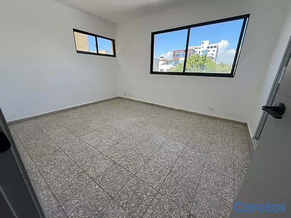 apartamentos - vendo independencia klm 7 una habitación baño parqueo piso 4 amplio fresco  10