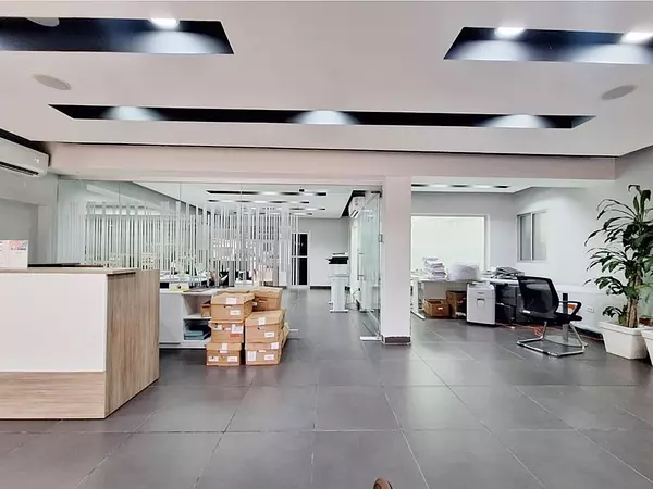 oficinas y locales comerciales - Local céntrico y comercial  9