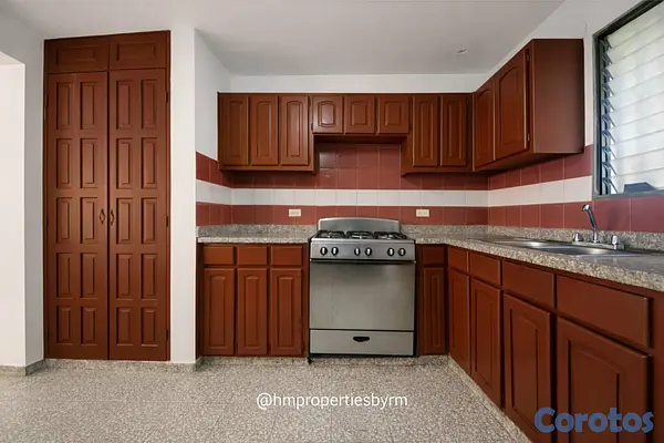 casas - Venta de Amplia Casa de 2 niveles en Miramar – Av. Independencia 6