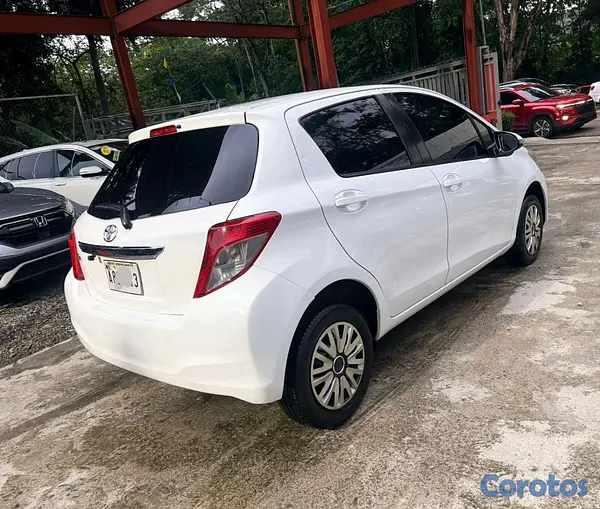 carros - Toyota vitz 2014 7
