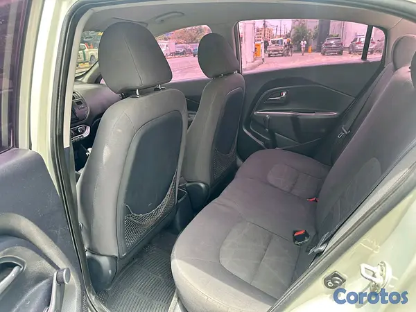 carros - kia rio 2015 7