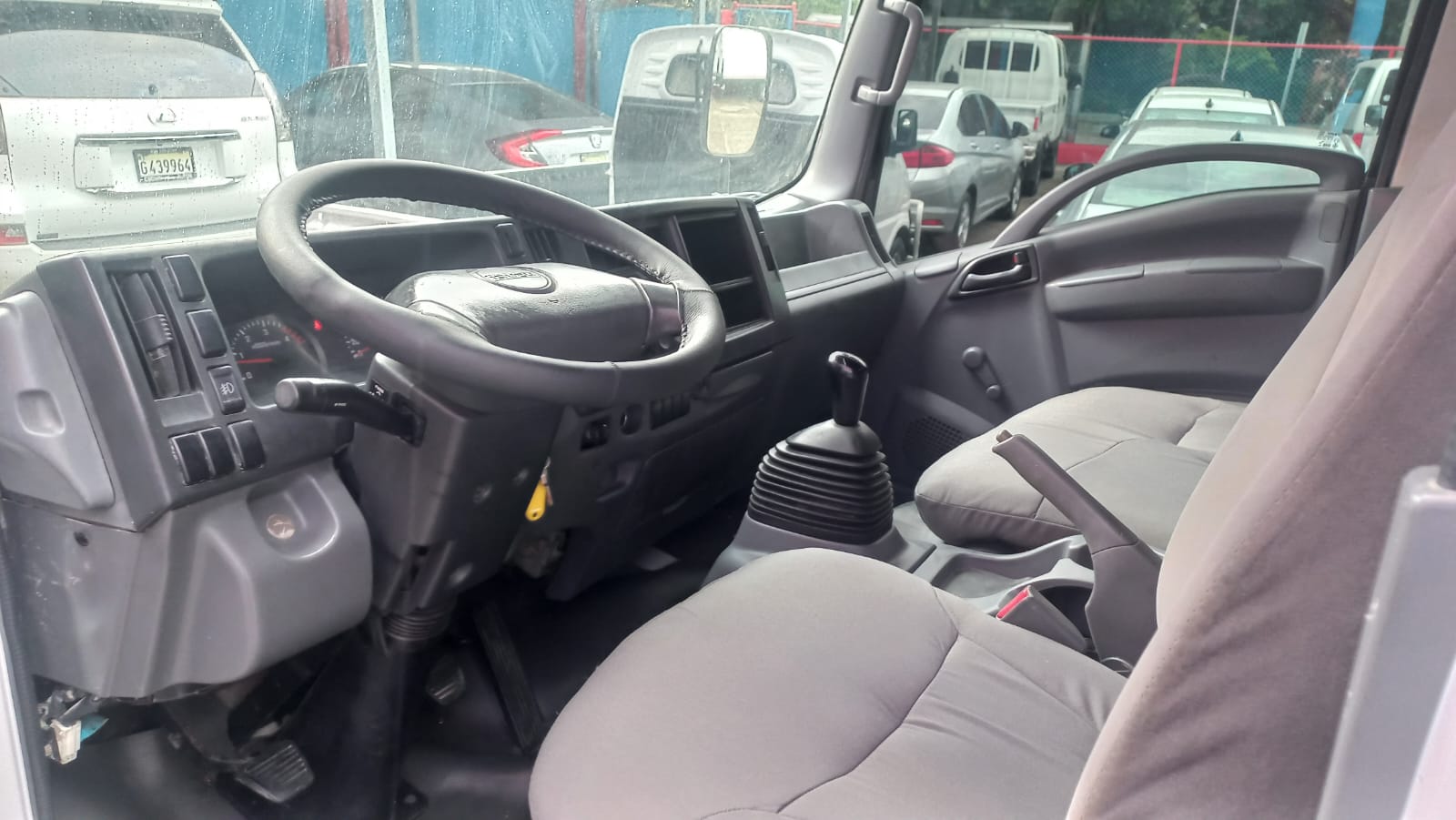 camiones y vehiculos pesados - Isuzu NPR año 2017 Blanco Furgon 5