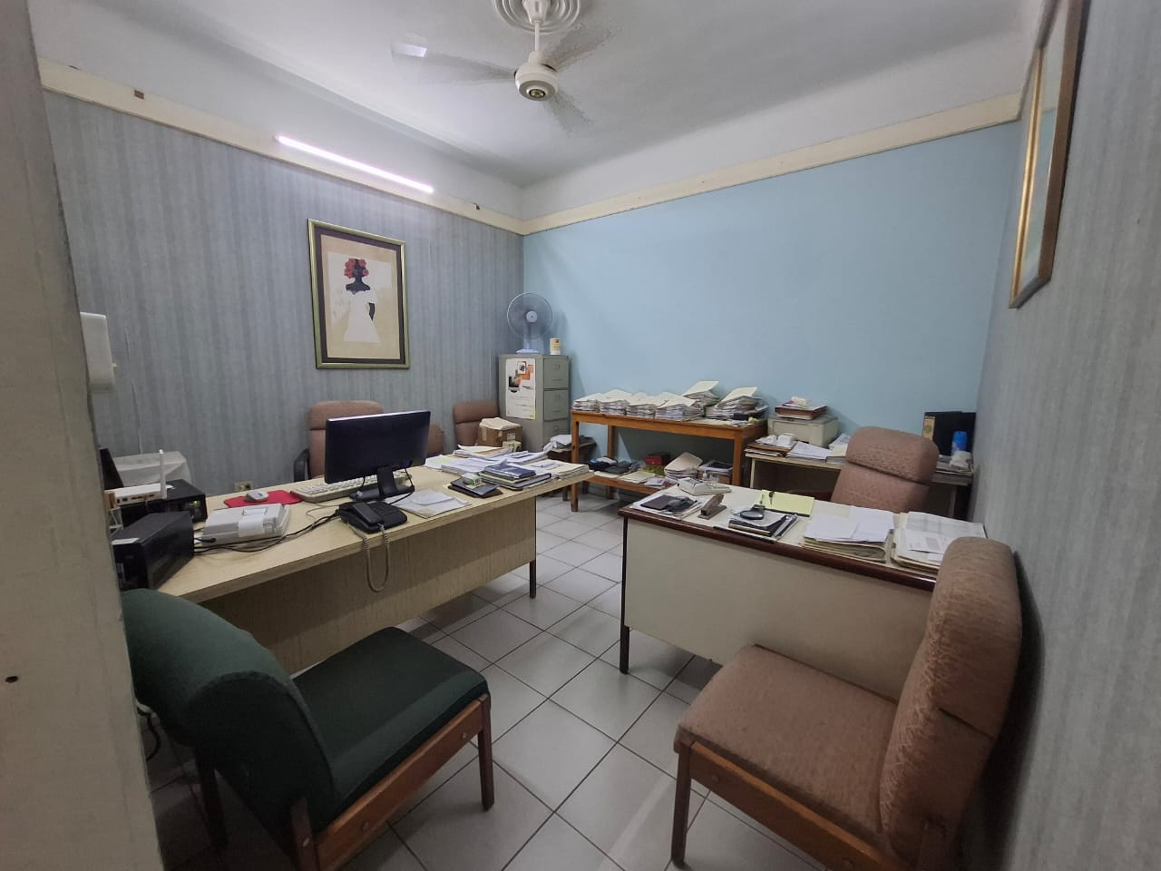 casas - Casa y local comercial en Zona Universitaria  8