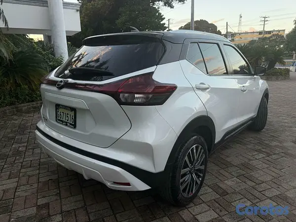 jeepetas y camionetas - Nissan kicks Exclusive 2024 3