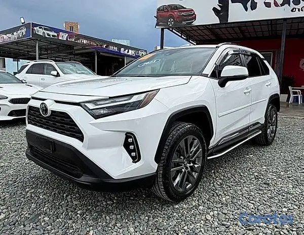 jeepetas y camionetas - Toyota RAV4 XLE Premium 2023 3