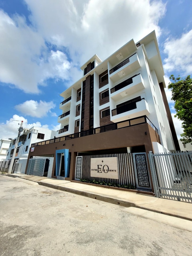 apartamentos - Apartamento en venta Segundo Piso con terraza y parqueos techados (E.O) 0