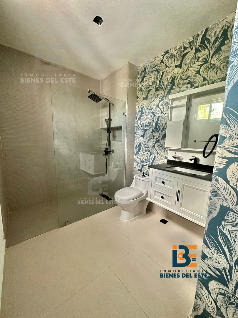 casas vacacionales y villas - Vendo Villa con Alta Terminación y Finos Detalles en Juan Dolió, de 3 Niveles 5
