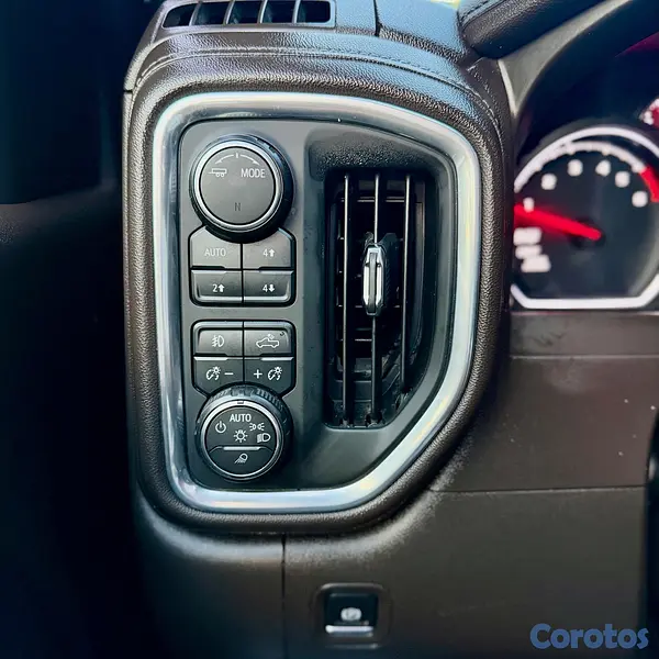 jeepetas y camionetas - CHEVROLET SILVERADO LTZ DURAMAX 4x4 2020 4