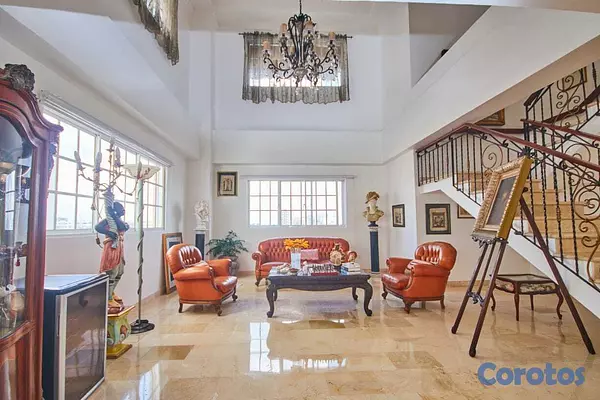 penthouses - Imponente apartamento de 2 pisos en Bella Vista 3