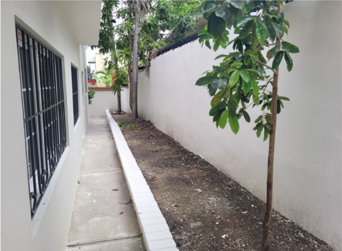 casas - Casa en Venta 2 niveles 3 habitaciones 2 baños 2 parqueos en Colinas de Los Rios 4