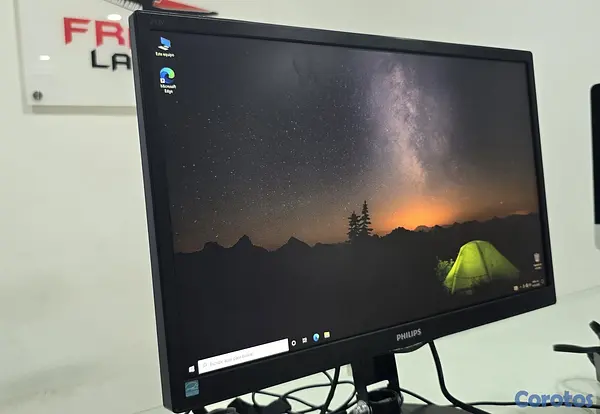 computadoras y laptops - Monitor Phillies 24 Pulg hdmi se puede enganchar ala pared 2
