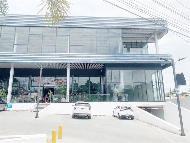 oficinas y locales comerciales - Local amplio en los jardines 1