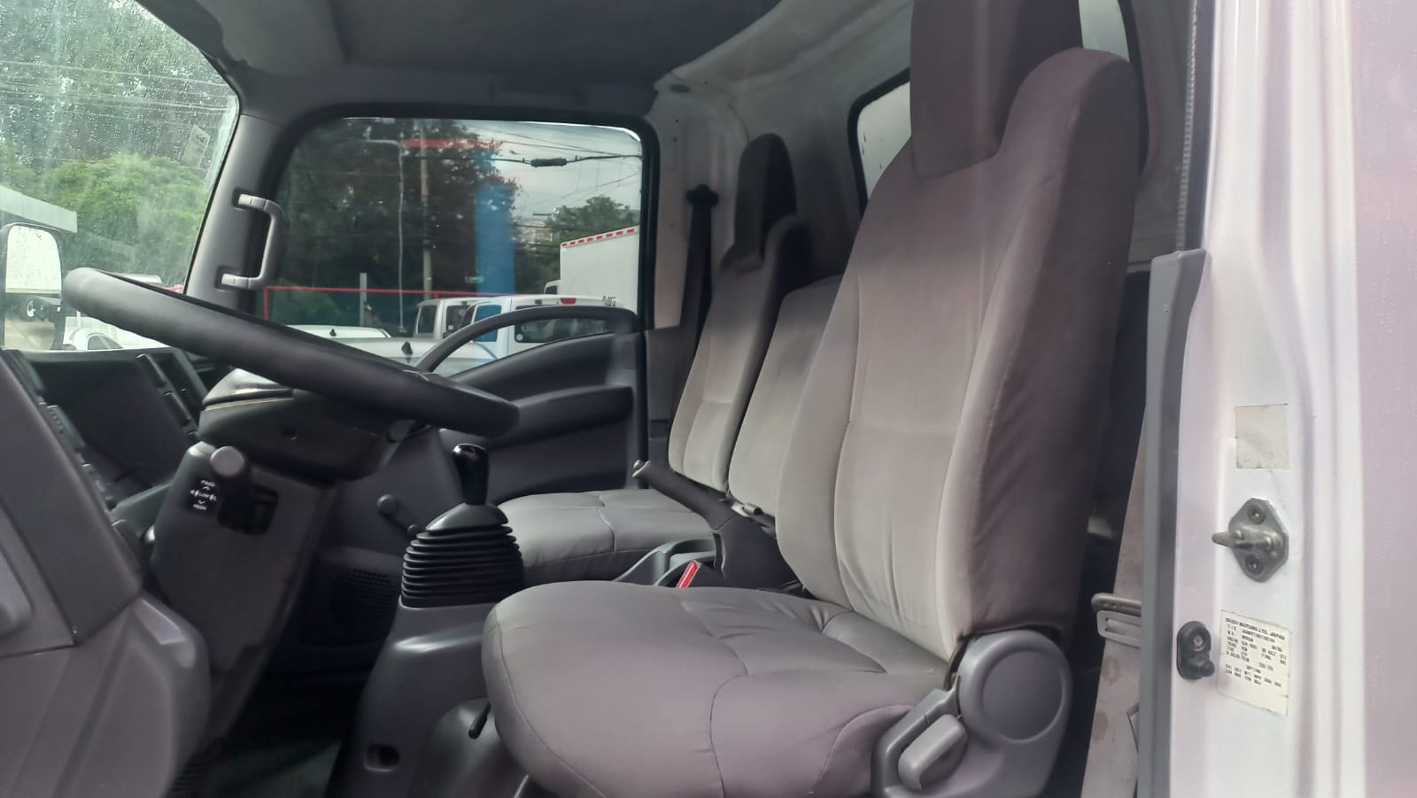camiones y vehiculos pesados - Isuzu NPR año 2017 Blanco Furgon 6