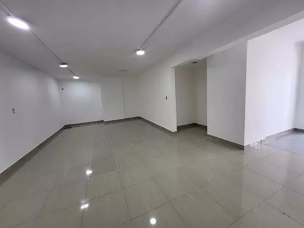 oficinas y locales comerciales - Local céntrico en el millon 4