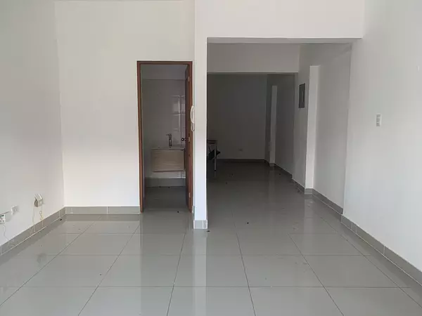 oficinas y locales comerciales - Local moderno y céntrico evaristo 5