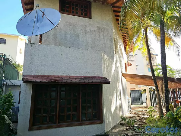 casas - Venta de Casa Mejora  en Los Cacicazgos  3