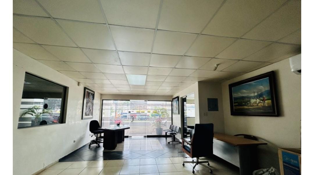 oficinas y locales comerciales - Se Vende Local Comercial en la 27 de Febrero 0