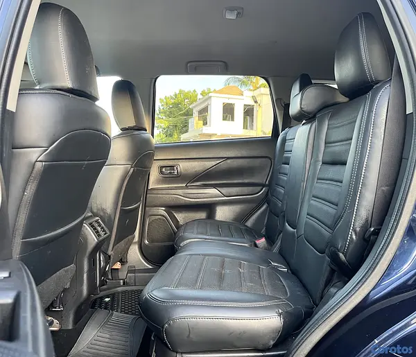jeepetas y camionetas - Mitsubishi Outlander 2019 - 3 filas de asientos 8