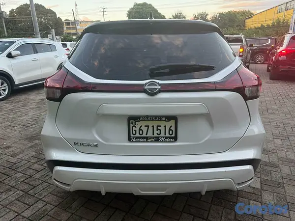 jeepetas y camionetas - Nissan kicks Exclusive 2024 4
