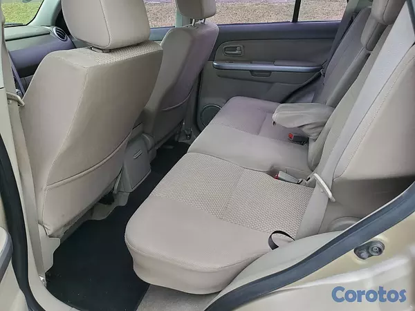jeepetas y camionetas - Suzuki Grand vitara 2011 Excelentes condiciones 8