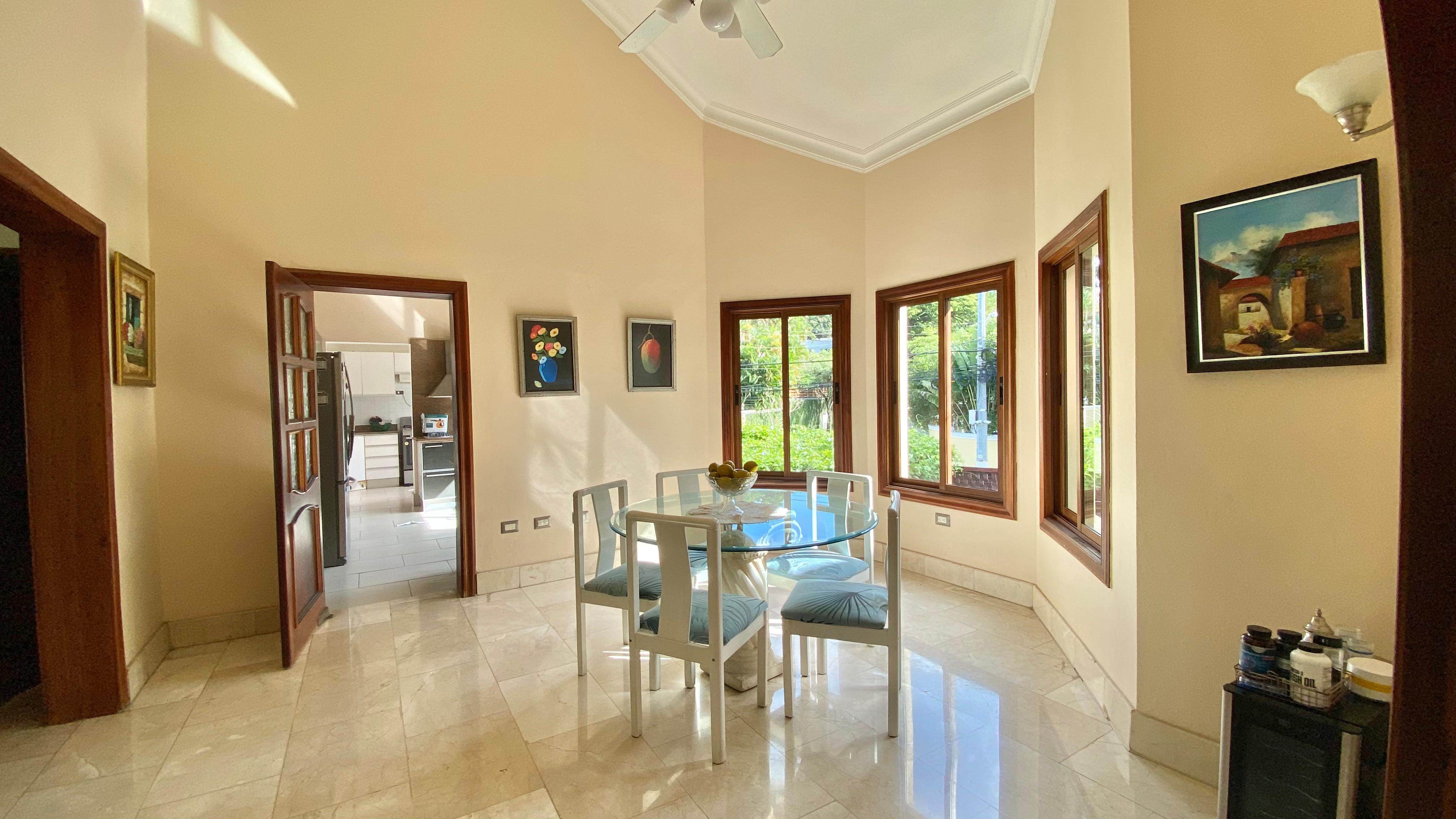 casas - Imponente Mansión en Cuesta Hermosa II, 5 HABS, 1000 Mts2 Patio, Piscina REBAJAD 2